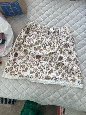 White Paisley Organic Print Elastic Waist Skirt with Lace Trim